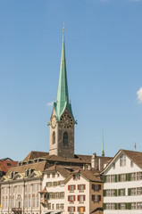 Fototapeta na wymiar Zürich, Stadt, Altstadt, Fraumünster, Kirche, Kirchturm, Stadthausquai, Limmat, Schweiz