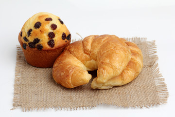 croissant muffin on spuare frayed burlap