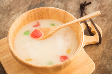 Water chestnut coated with tapioca starch in coconut cream