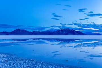 Waiting for sunrise


The Silver Island Range is reflected in the salt flat at Bonneville Salt Flats just before sunrise