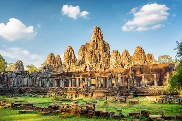 Fototapeten Hauptansicht des alten Bayon-Tempels in Angkor Thom, Kambodscha © efired
