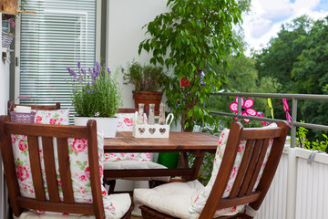balcony in summer - Balkon im Sommer, Tisch, Stühle, Deko, Lave
