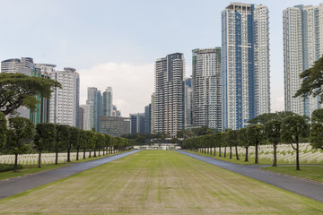 Obraz premium 2nd World War US military cemetery in city, Manila
