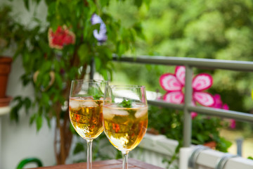 balcony in summer - Balkon im Sommer, Hugo, Tisch, Stühle, Deko