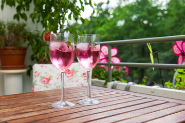 balcony in summer - Balkon im Sommer, Hugo, Tisch, Stühle, Deko
