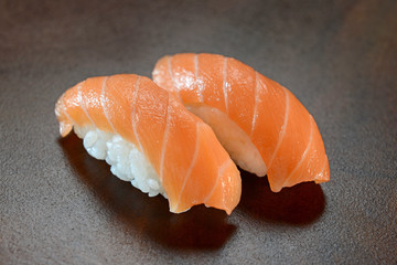 Salmon niguiri sushi