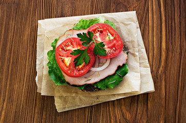 Sandwich with a hum and tomatoes