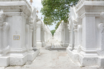 Obraz premium Kuthodaw temple at Mandalay city of Myanmar Burma