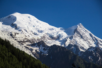 Fototapeta na wymiar Peaks in snow and glacier nearby Chamonix