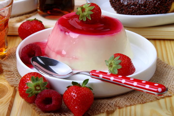 Panna cotta ai frutti rossi