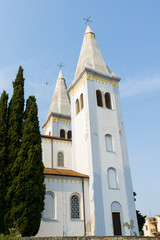 Fototapeta na wymiar chiesa con campanili di lisignano medulin