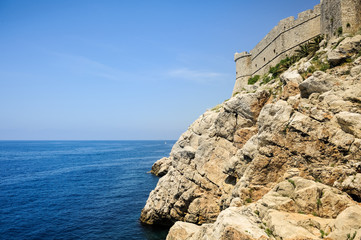 Felsen und Mauern von Dubrovnik