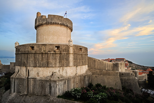 Minceta Turm und Stadtmauer von Dubrovnik