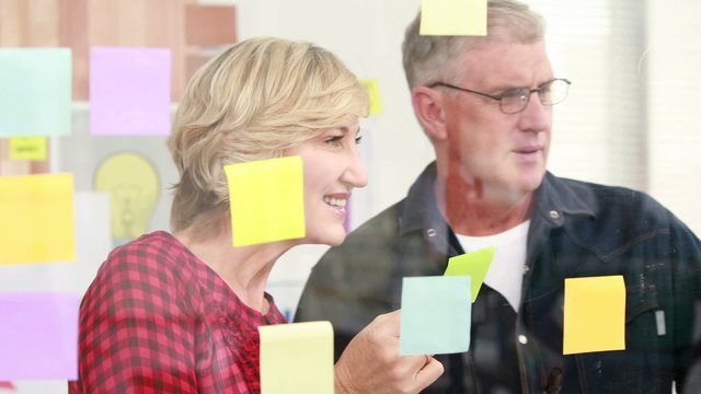 Creative businessman looking at post-it