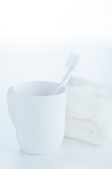 歯ブラシとコップとタオル,歯磨きのイメージ