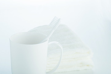 歯ブラシとコップとタオル,歯磨きのイメージ