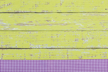 Tuch Karo Blau Ländlich Rustikal auf Holzhintergrund Grün