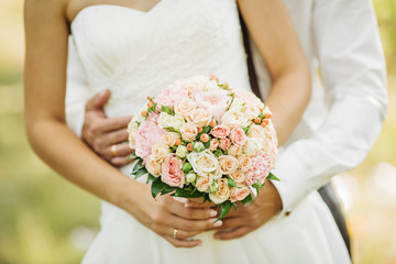 Obraz na płótnie Canvas A close up of a bride holding a bouquet