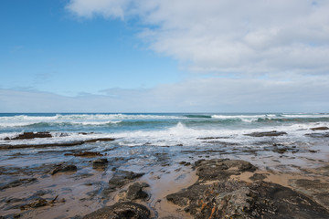 Fototapeta na wymiar Scenic Australia Beach and Blue sea on the way of Great Ocean Road, Victoria, Australia.