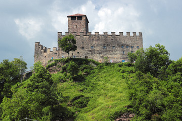 Fototapeta na wymiar View of an intalian ancient castle