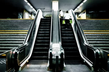 Papier Peint photo Gare escalator escalier train gare