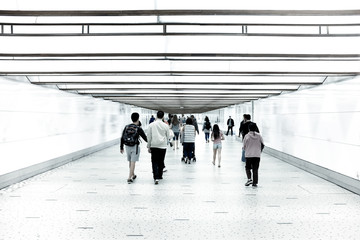 hall circulation passager gens marcher tunnel