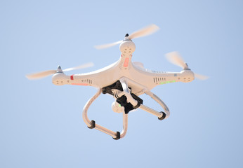 Fototapeta na wymiar Drone volando