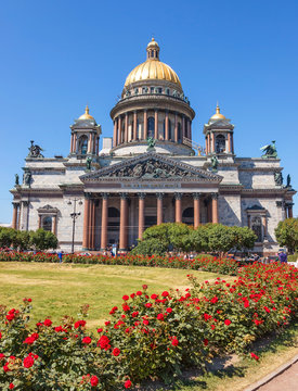  Isaac Cathedral with roses