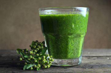 green herbal smoothie 