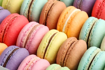 Foto auf Acrylglas Macarons French colorful macarons background, close up
