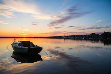 Fototapeta premium Jezioro Niegocin o świcie