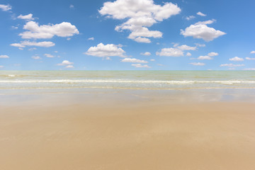 Fototapeta na wymiar beach and sea with blue sky