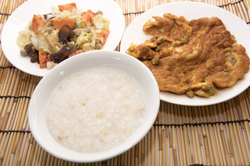 Cooked foods made from vegetables and egg many Healthy Food