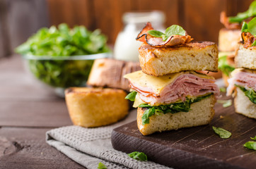 French toast with homemade ham, gouda cheese