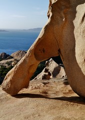 Felsformation an der K&uuml;ste von Capo d'orso