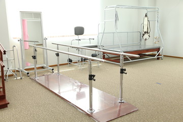 Bar track walk physiotherapy unit