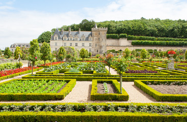 castle gardens with boxwood and vegetables and flowers - 89026772