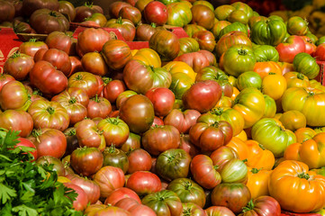 Display of heirloom tomatoes at the market