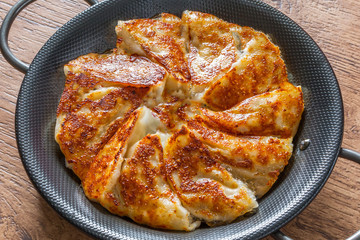 鉄鍋餃子　中華料理　 Pot sticker Chinese food