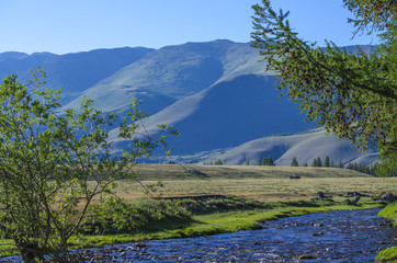 пейзаж гор и реки