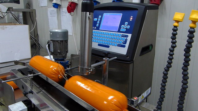 Production and packing of salami and bologna sausage in the meat industry