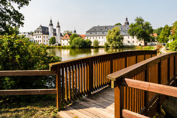 Fototapeta na wymiar Holzbrücke am Schloss Blankenhain 01