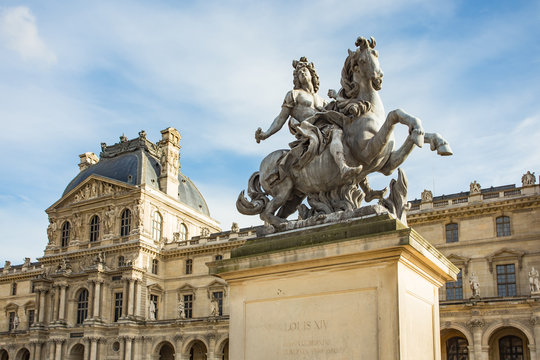 Fototapeta Sculpture of Louis XIV in Paris