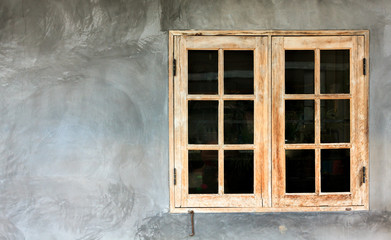The wood windows on the cement background.