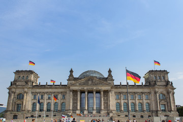 Obraz premium Budynek Reichstagu w Berlinie: niemiecki parlament