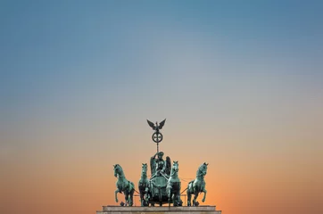 Deurstickers berlin symbol, berlin city sunset - brandenburg gate © hanohiki