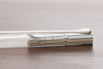 DNA(DNS) Test, Wattestäbchen