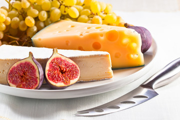  cheese with fruits