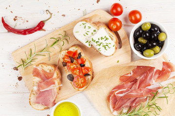 Bruschetta with cheese, tomatoes and prosciutto