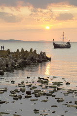 latarnia na wejściu do gazoportu w Świnoujściu,Polska © Mike Mareen